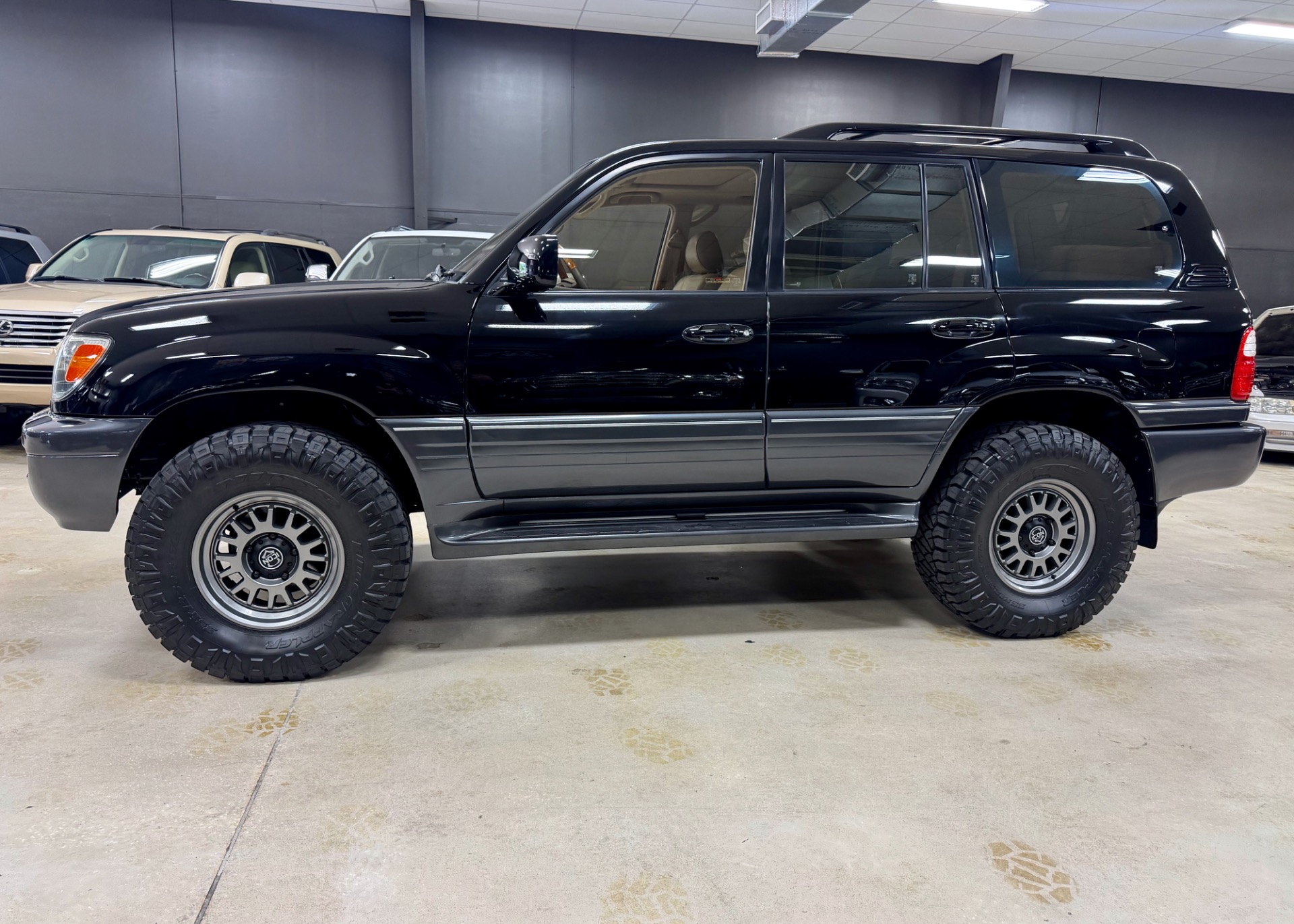 2003 Lexus LX 470 - Photo 38