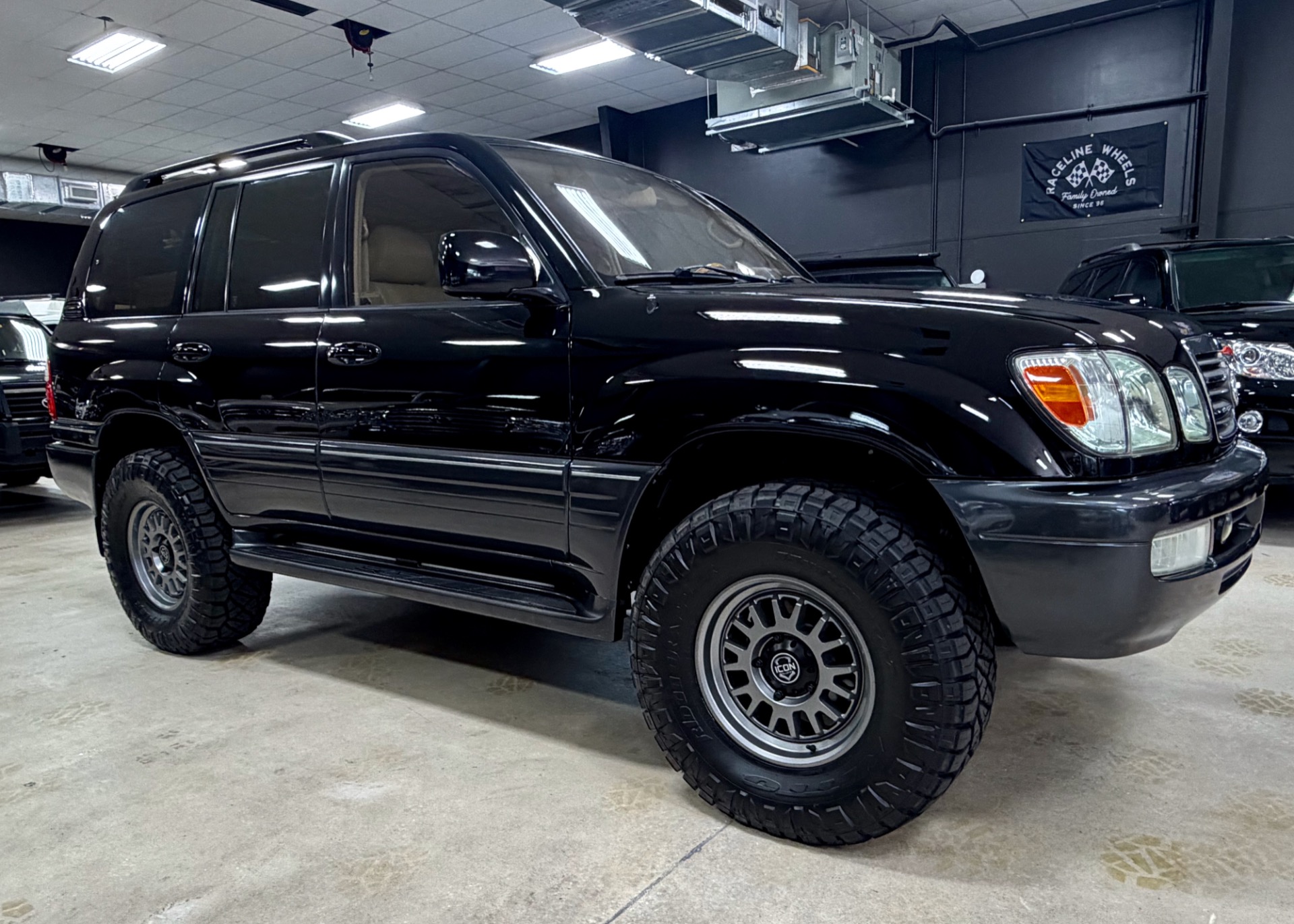2003 Lexus LX 470 - Photo 29