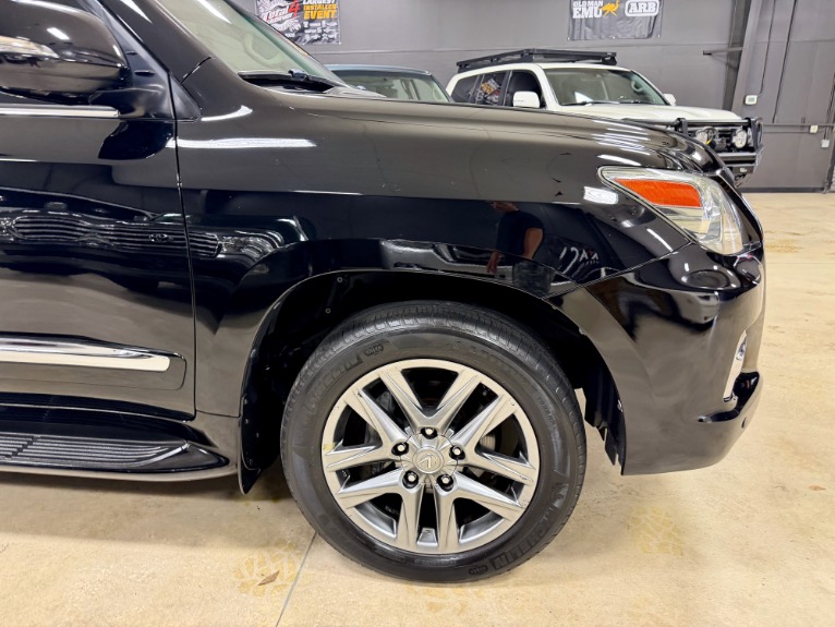2013 Lexus LX 570 - Photo 16