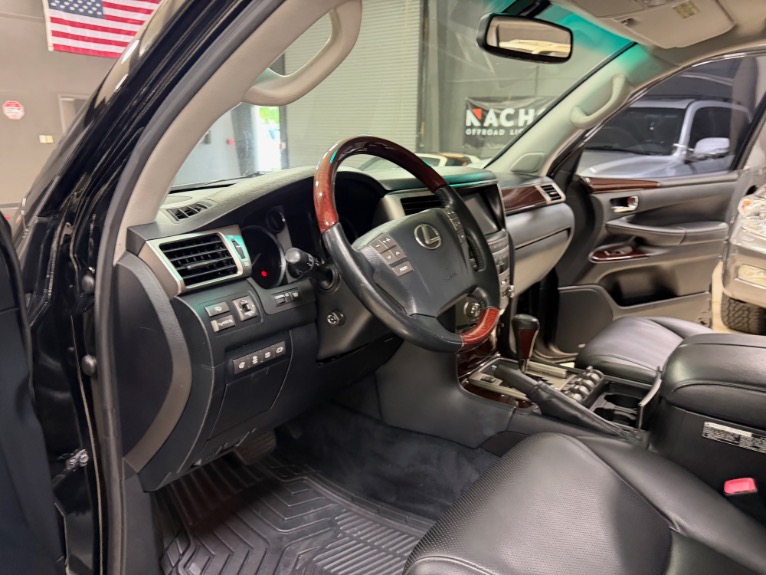 2013 Lexus LX 570 - Photo 24
