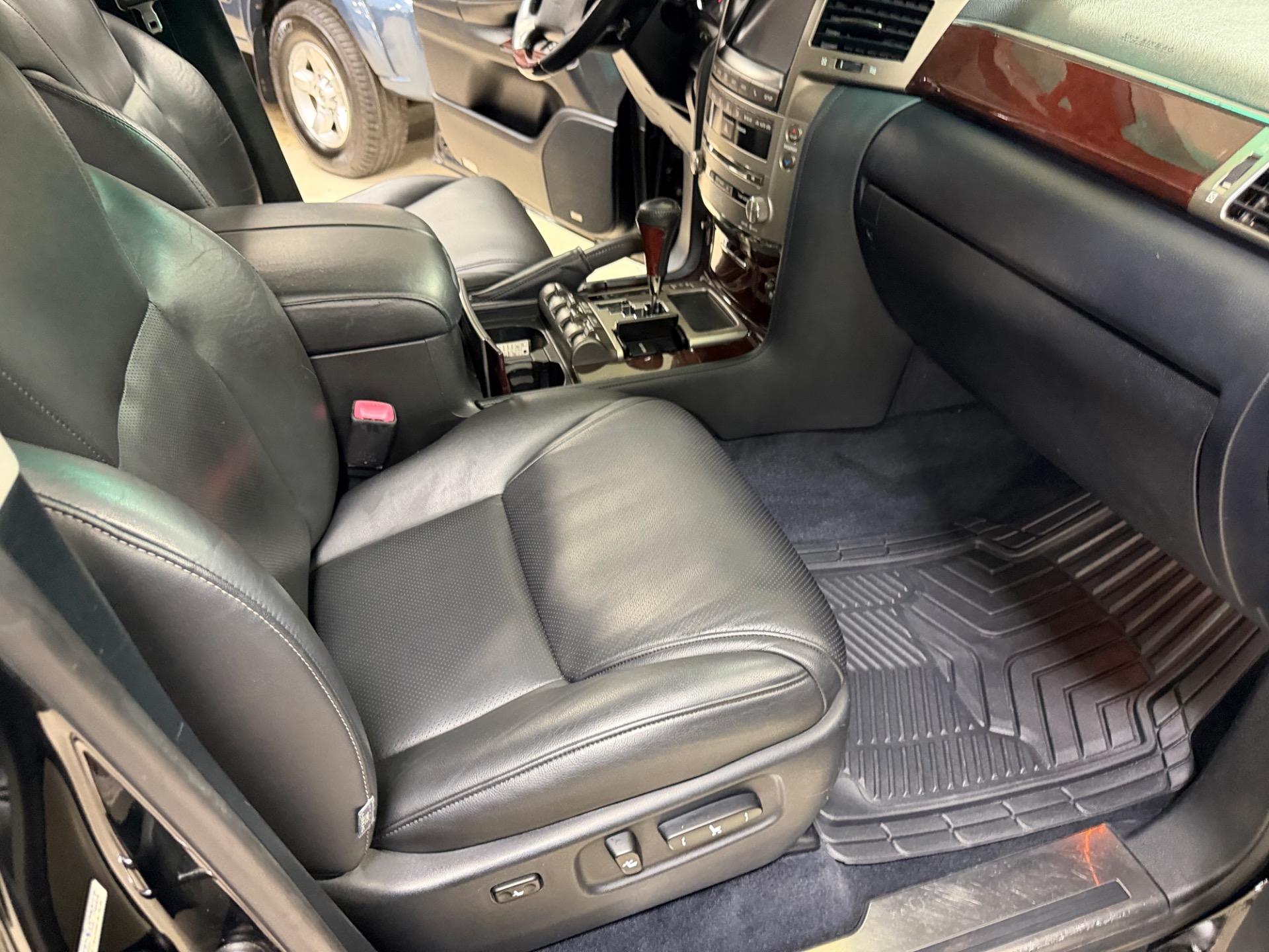 2013 Lexus LX 570 - Photo 59