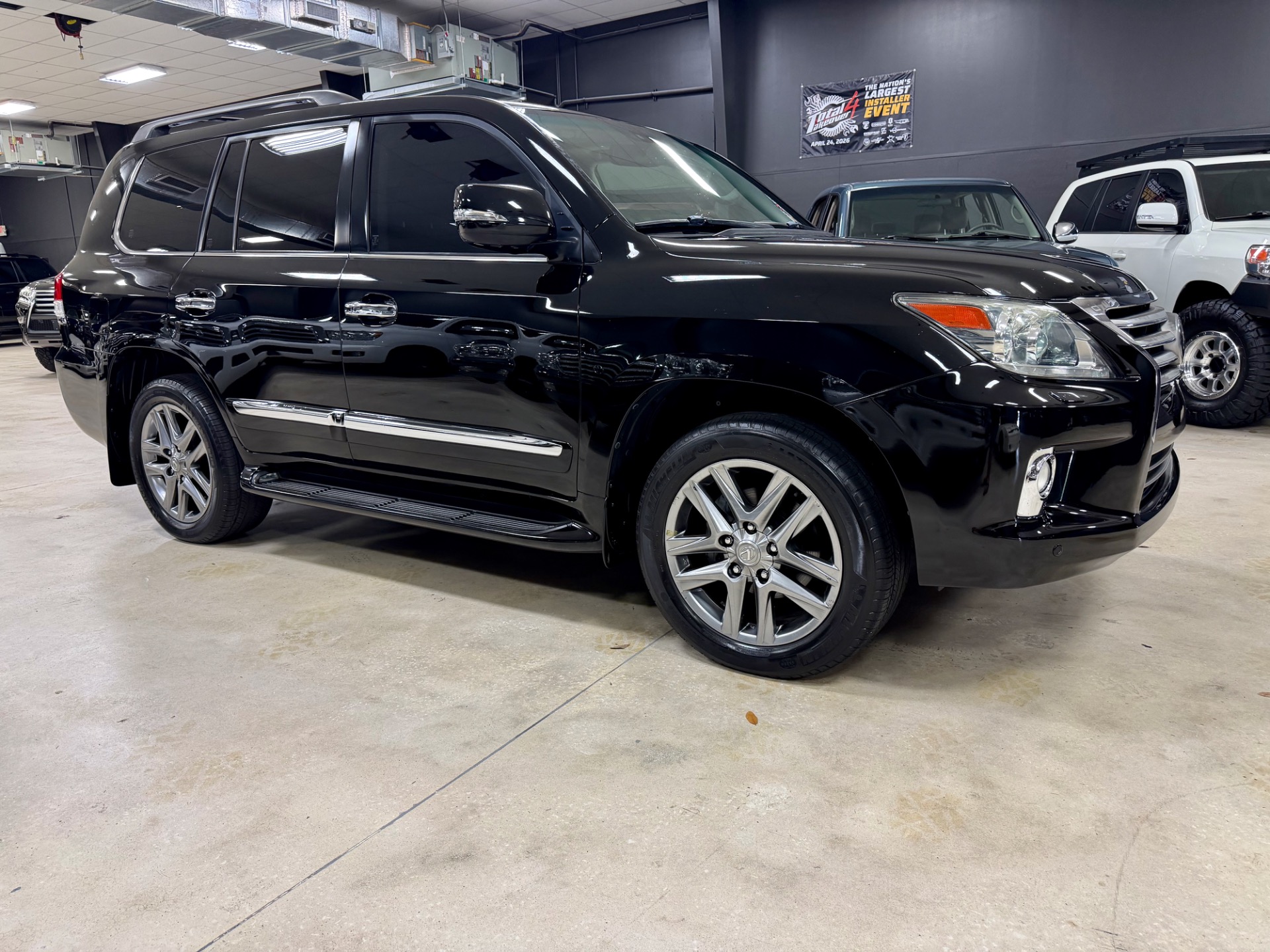 2013 Lexus LX 570 - Photo 38