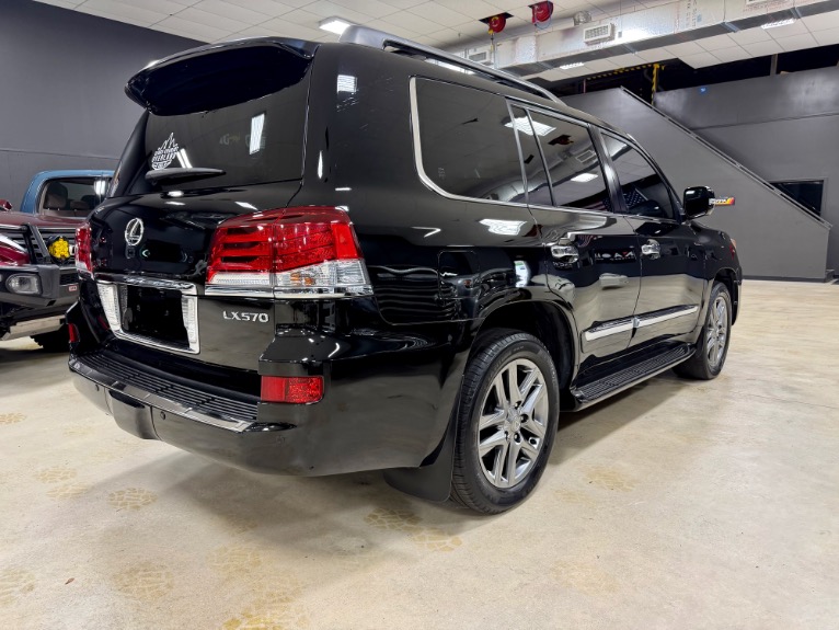 2013 Lexus LX 570 - Photo 9