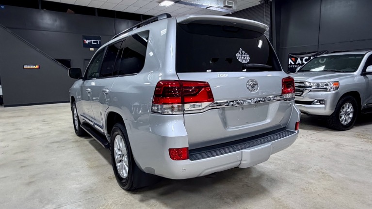 2016 Toyota Land Cruiser Base - Photo 10
