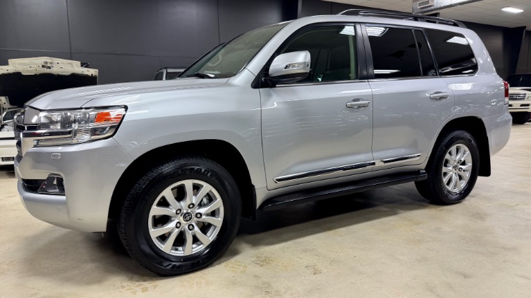 2016 Toyota Land Cruiser Base - Photo 12