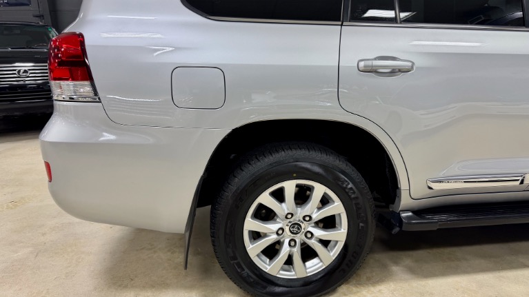 2016 Toyota Land Cruiser Base - Photo 18