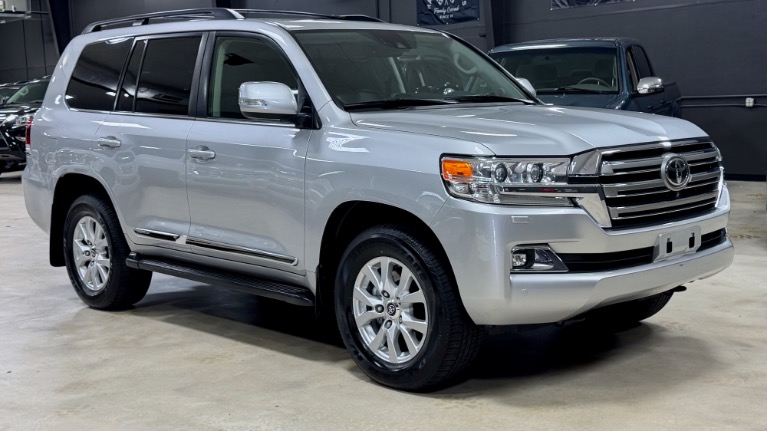 2016 Toyota Land Cruiser Base - Photo 2