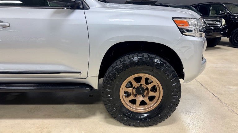 2016 Toyota Land Cruiser Base - Photo 21