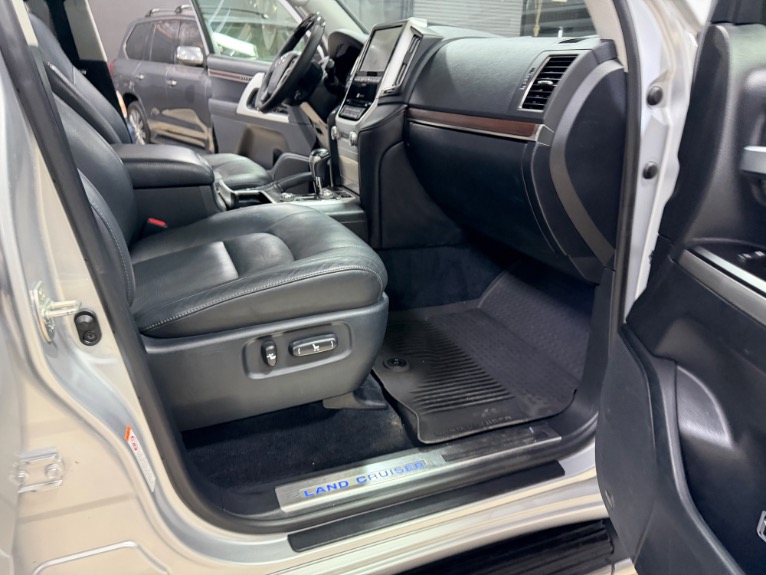 2016 Toyota Land Cruiser Base - Photo 29