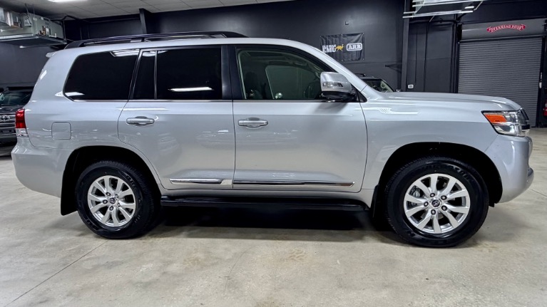 2016 Toyota Land Cruiser Base - Photo 7
