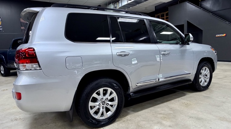 2016 Toyota Land Cruiser Base - Photo 8