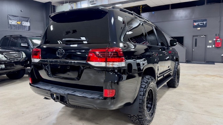 2018 Toyota Land Cruiser Base - Photo 10