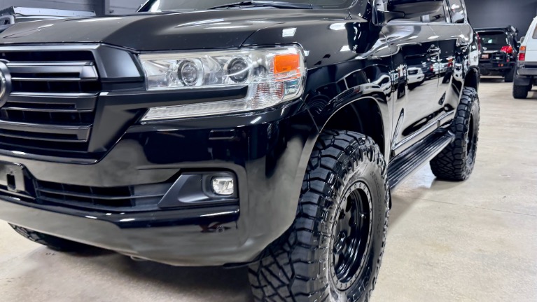 2018 Toyota Land Cruiser Base - Photo 17