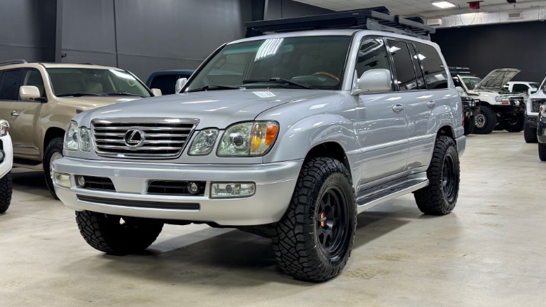 2006 Lexus LX 600's photo