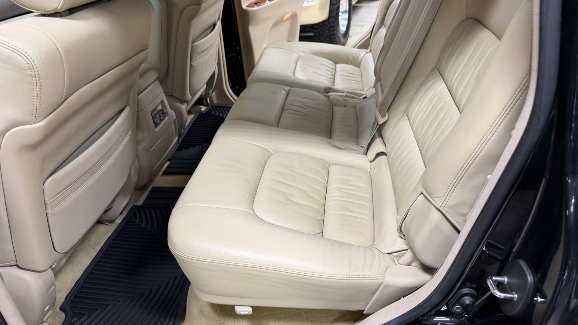 2006 Lexus LX 470 - Photo 46