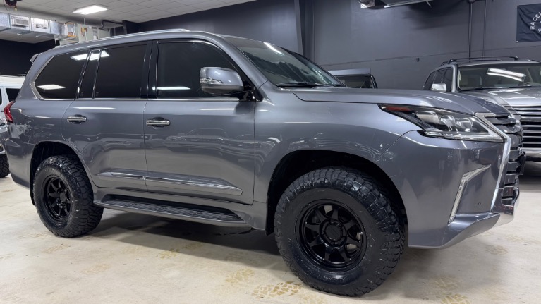 2016 Lexus LX 600 570's photo