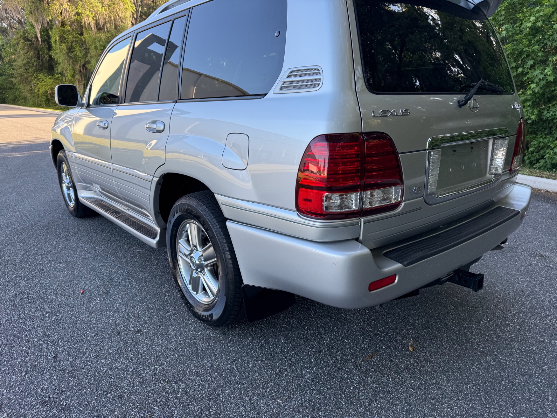 2006 Lexus LX 470 photo 11