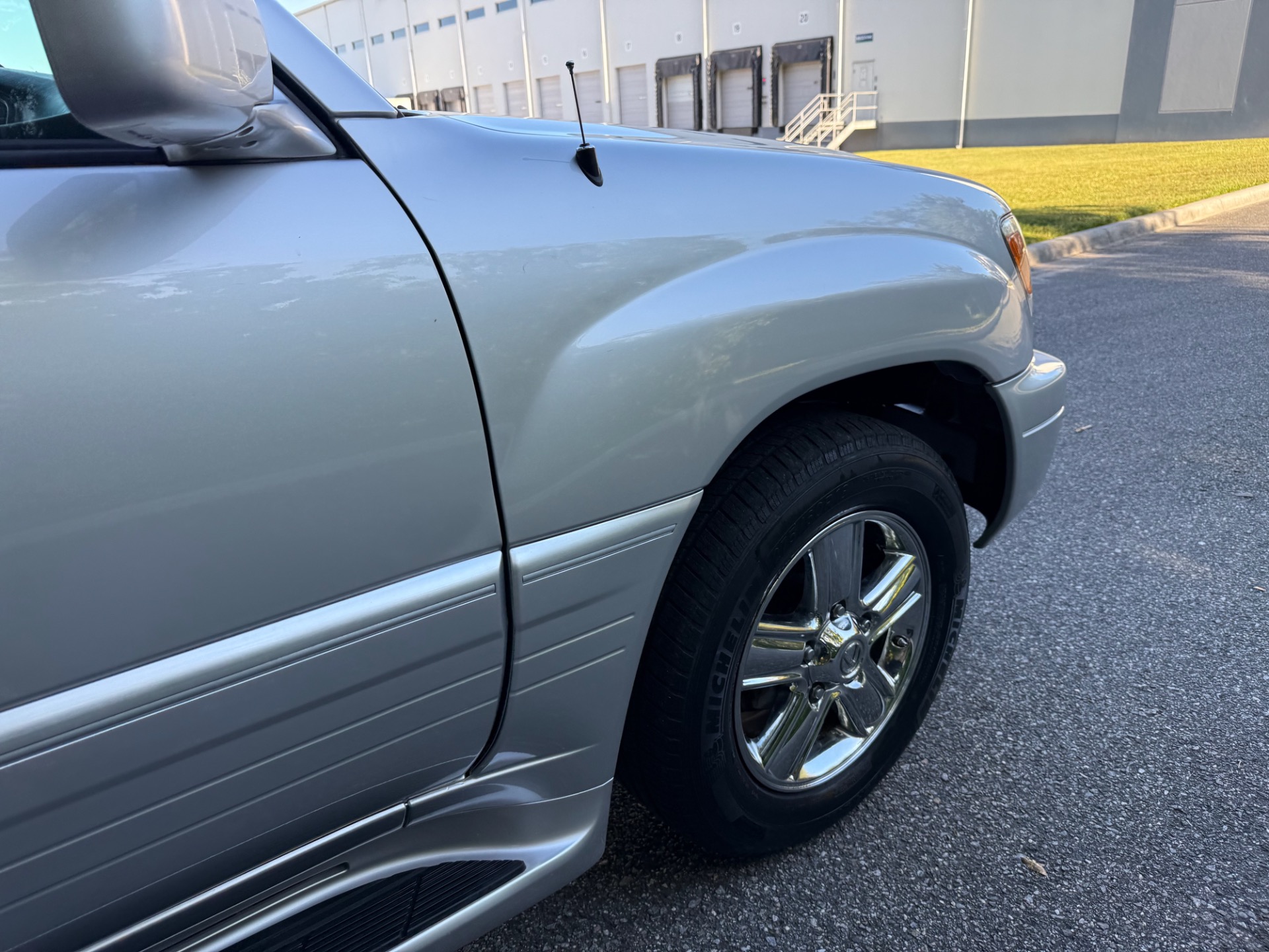 2006 Lexus LX 470 photo 16