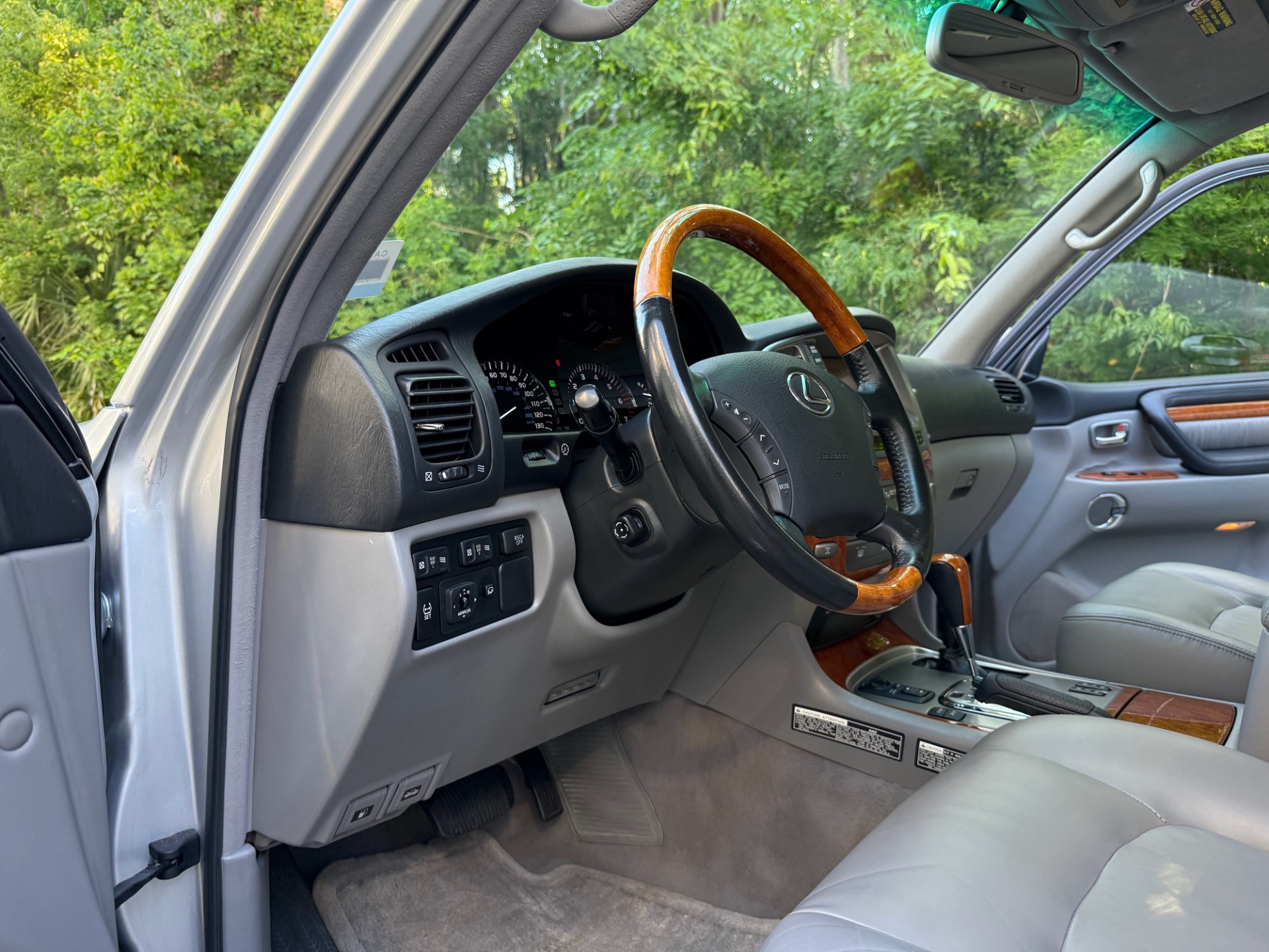 2006 Lexus LX 470 photo 18