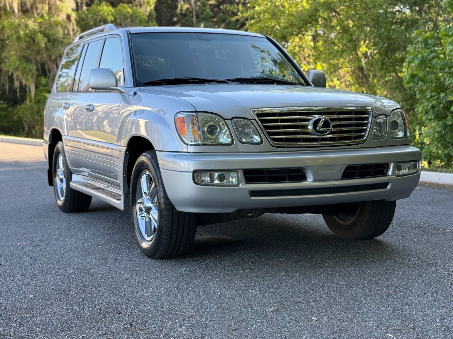 2006 Lexus LX 470 photo 2