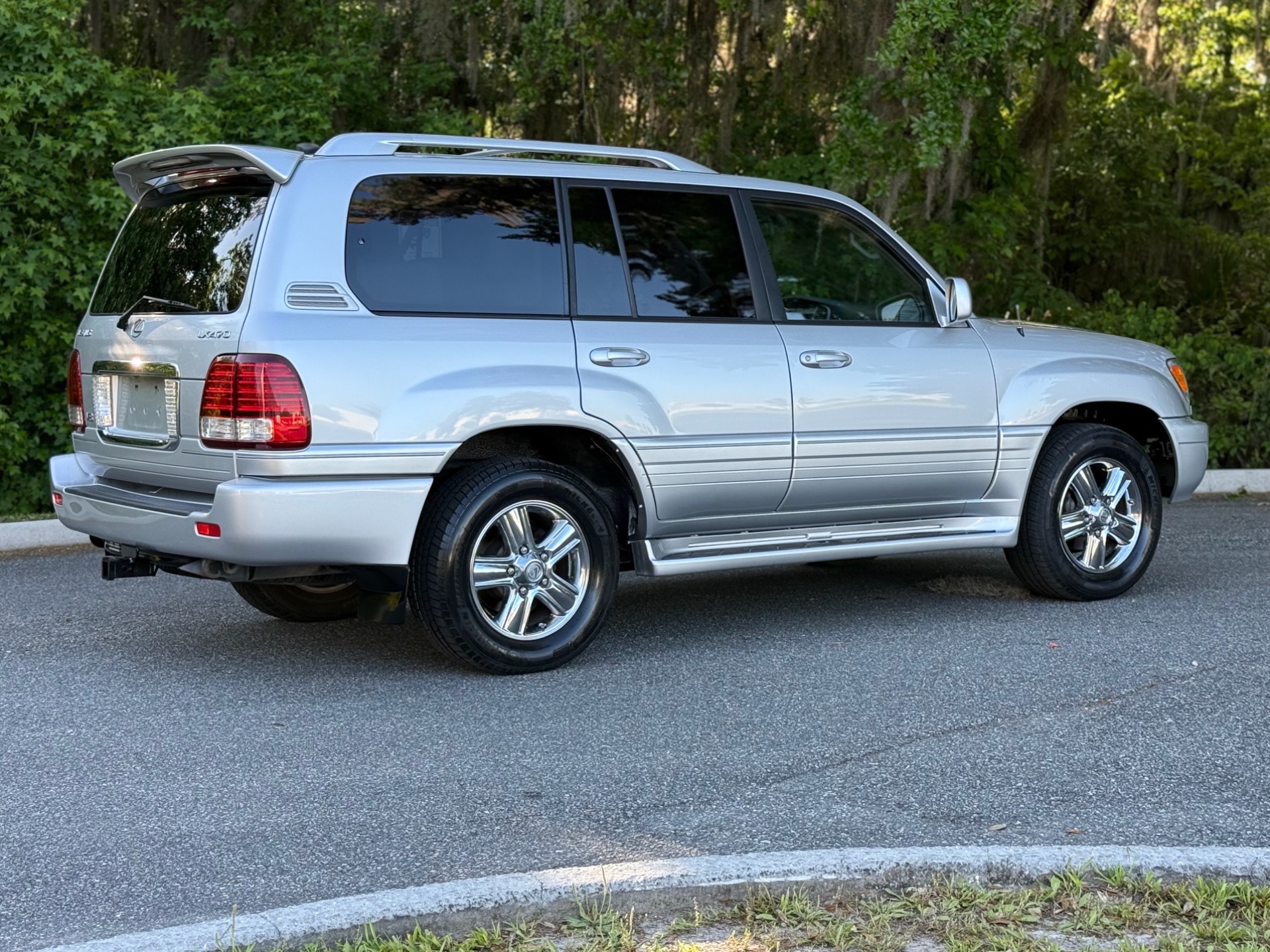 2006 Lexus LX 470 photo 3