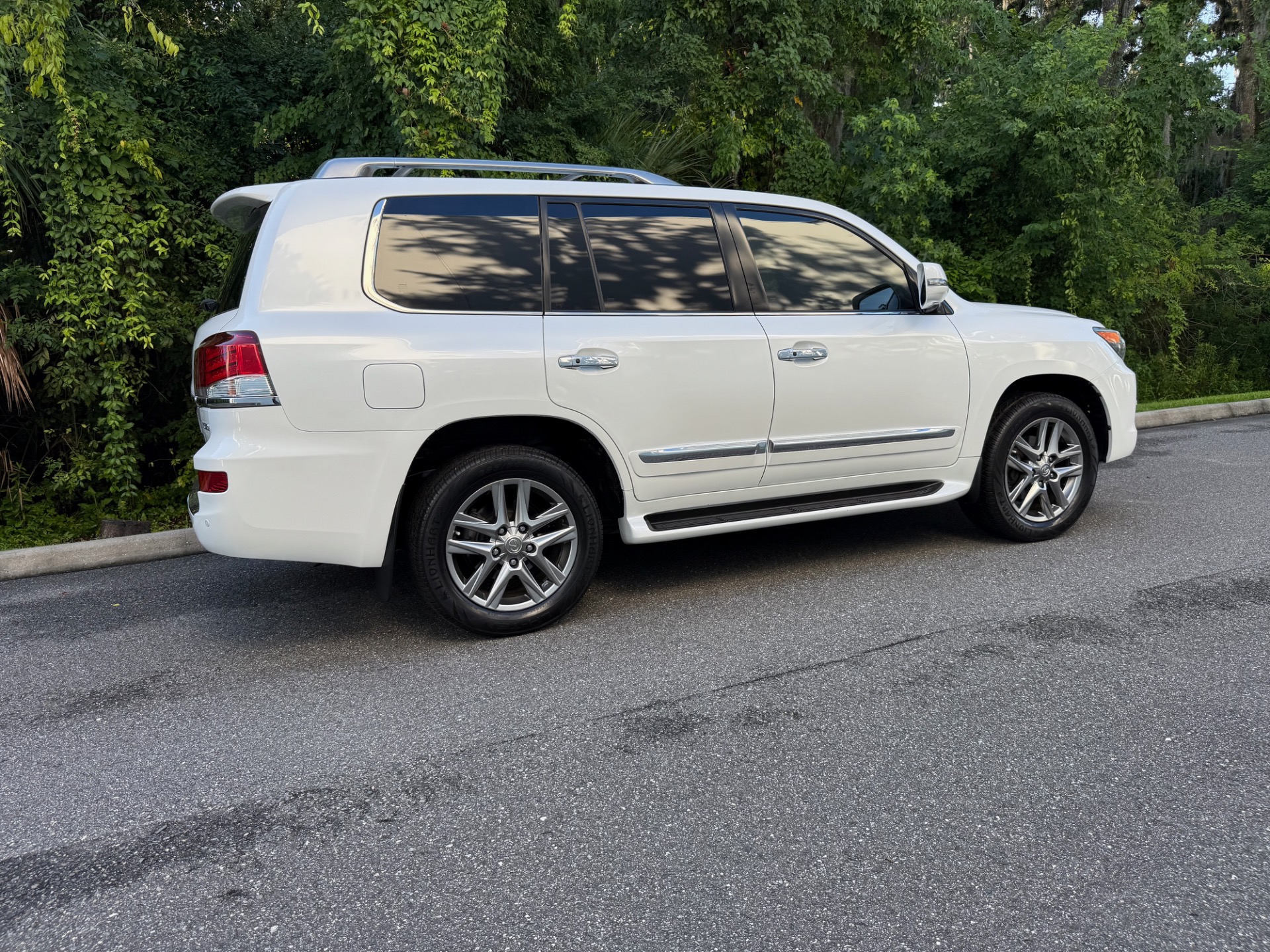 2013 Lexus LX 570 photo 10