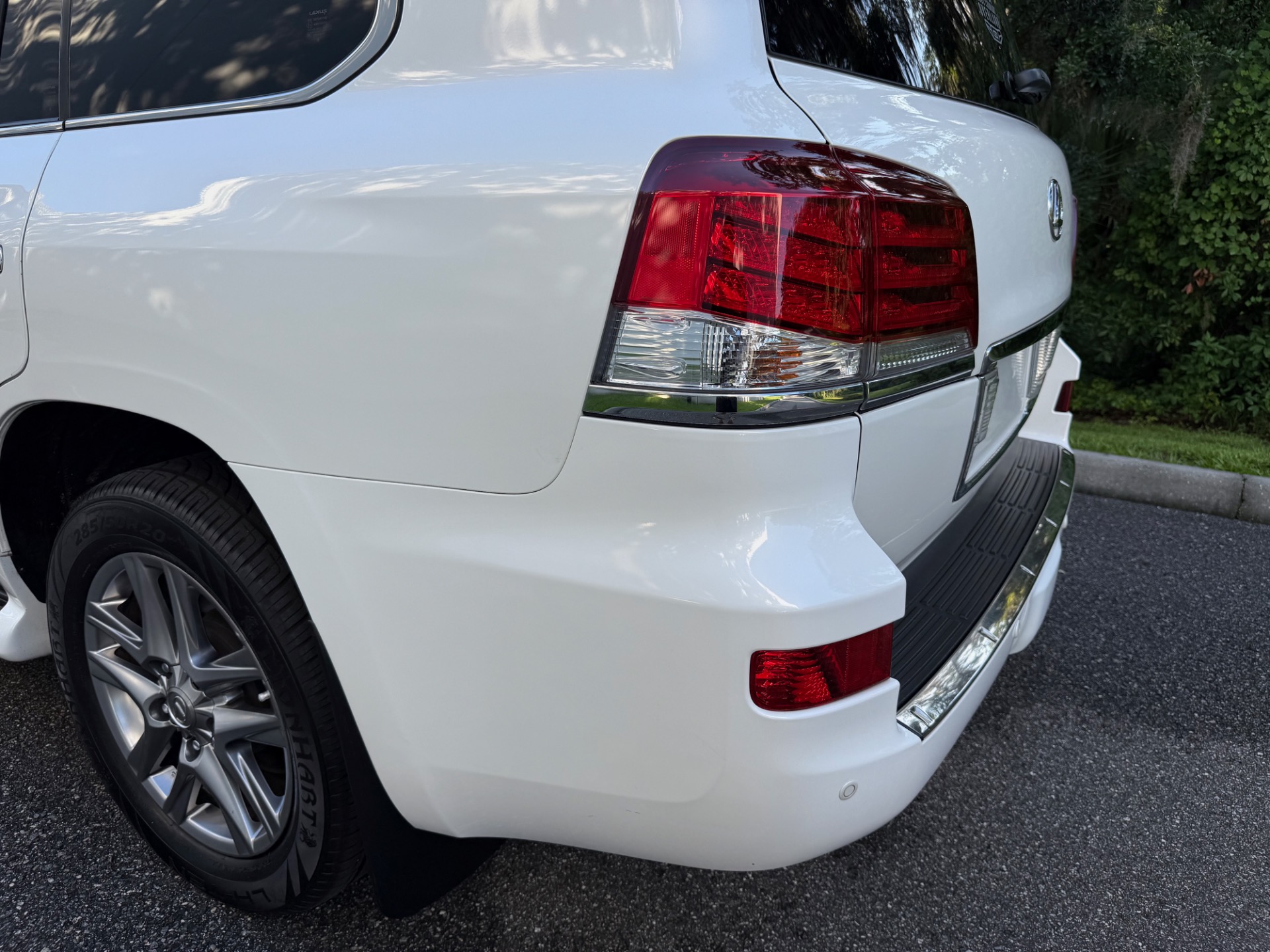 2013 Lexus LX 570 photo 13