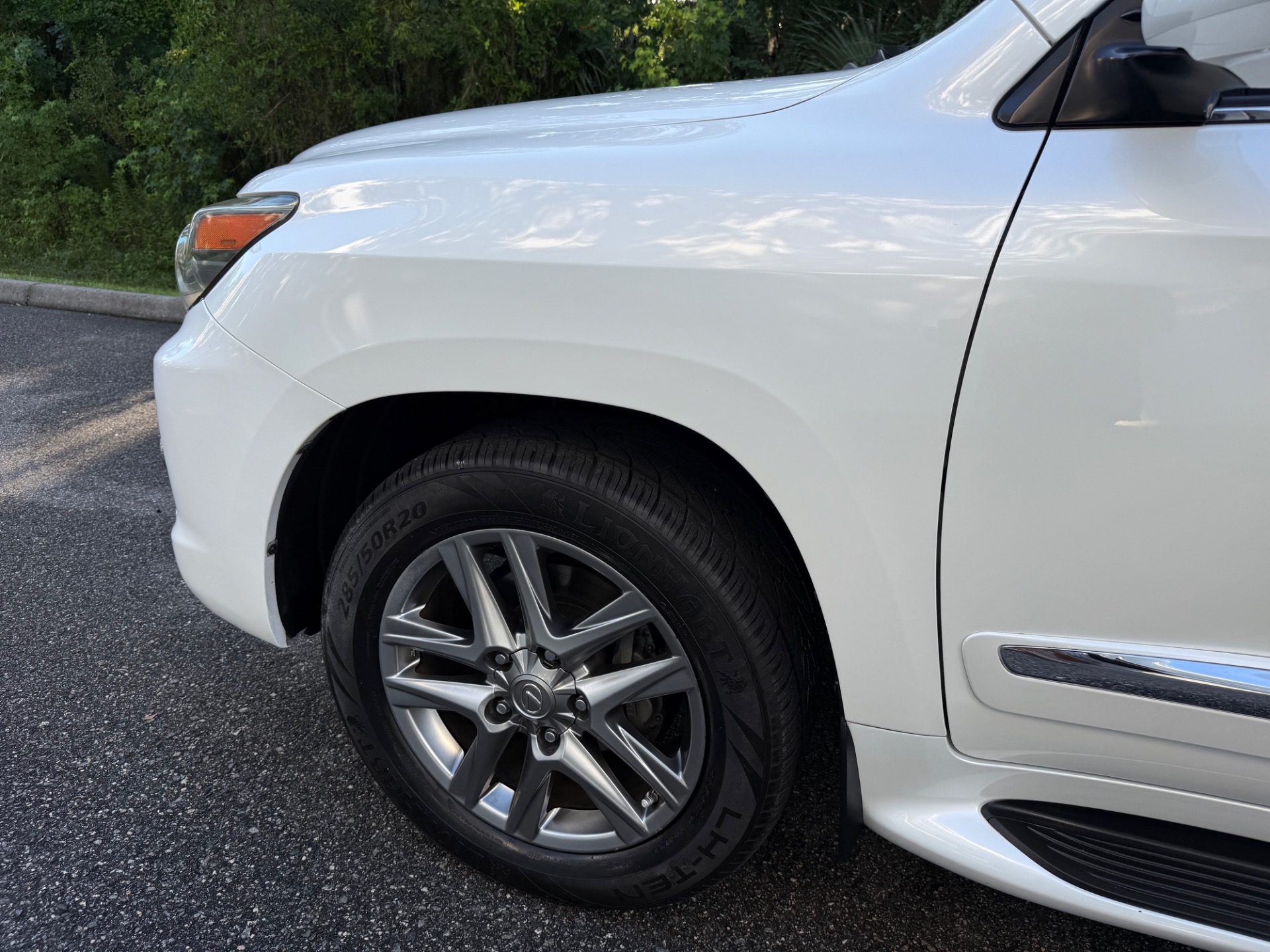 2013 Lexus LX 570 photo 15