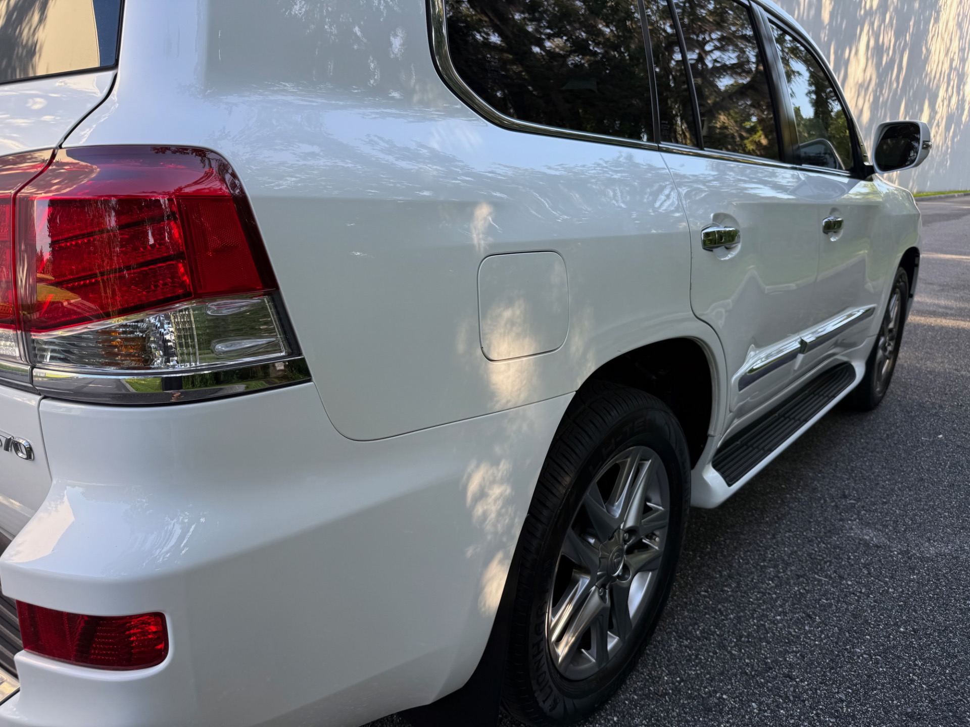 2013 Lexus LX 570 photo 16