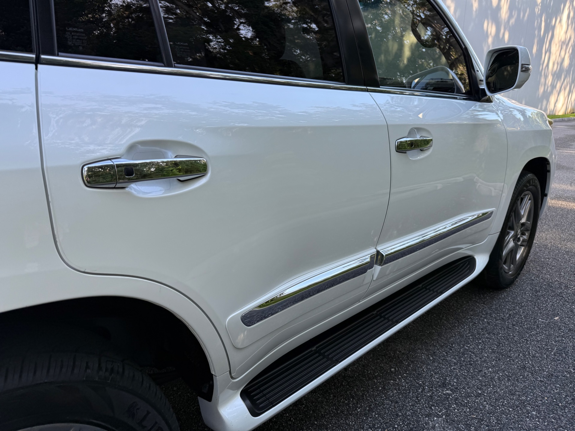 2013 Lexus LX 570 photo 17