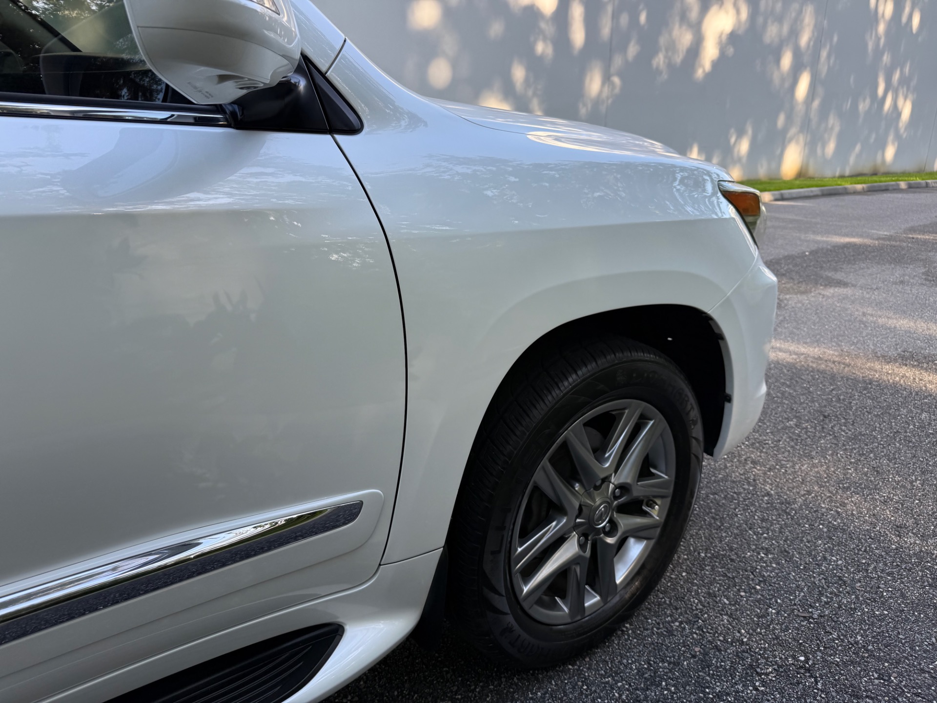2013 Lexus LX 570 photo 18