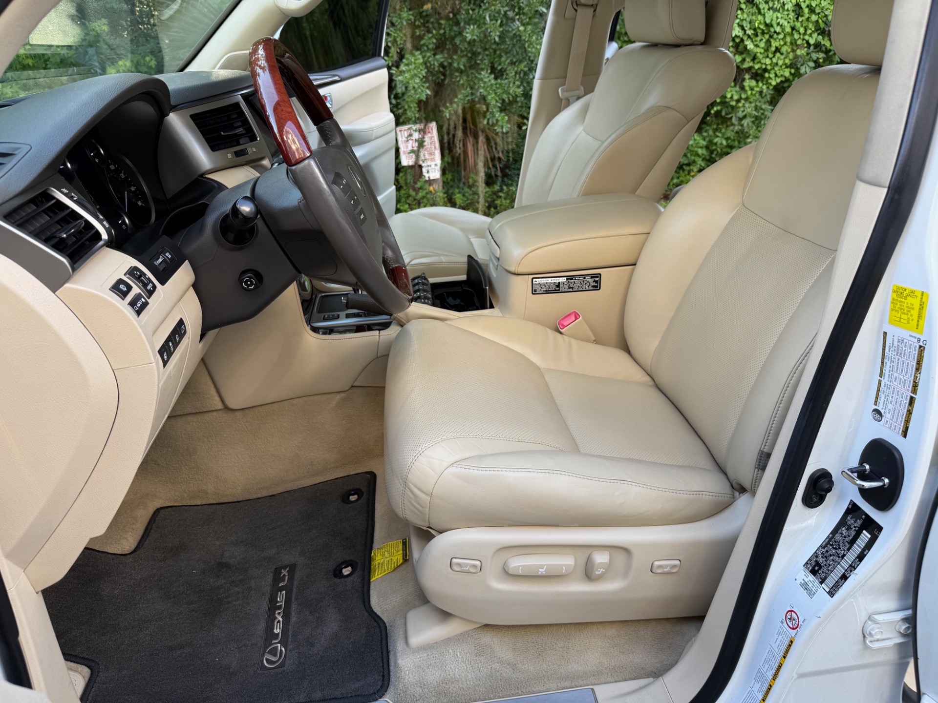 2013 Lexus LX 570 photo 20