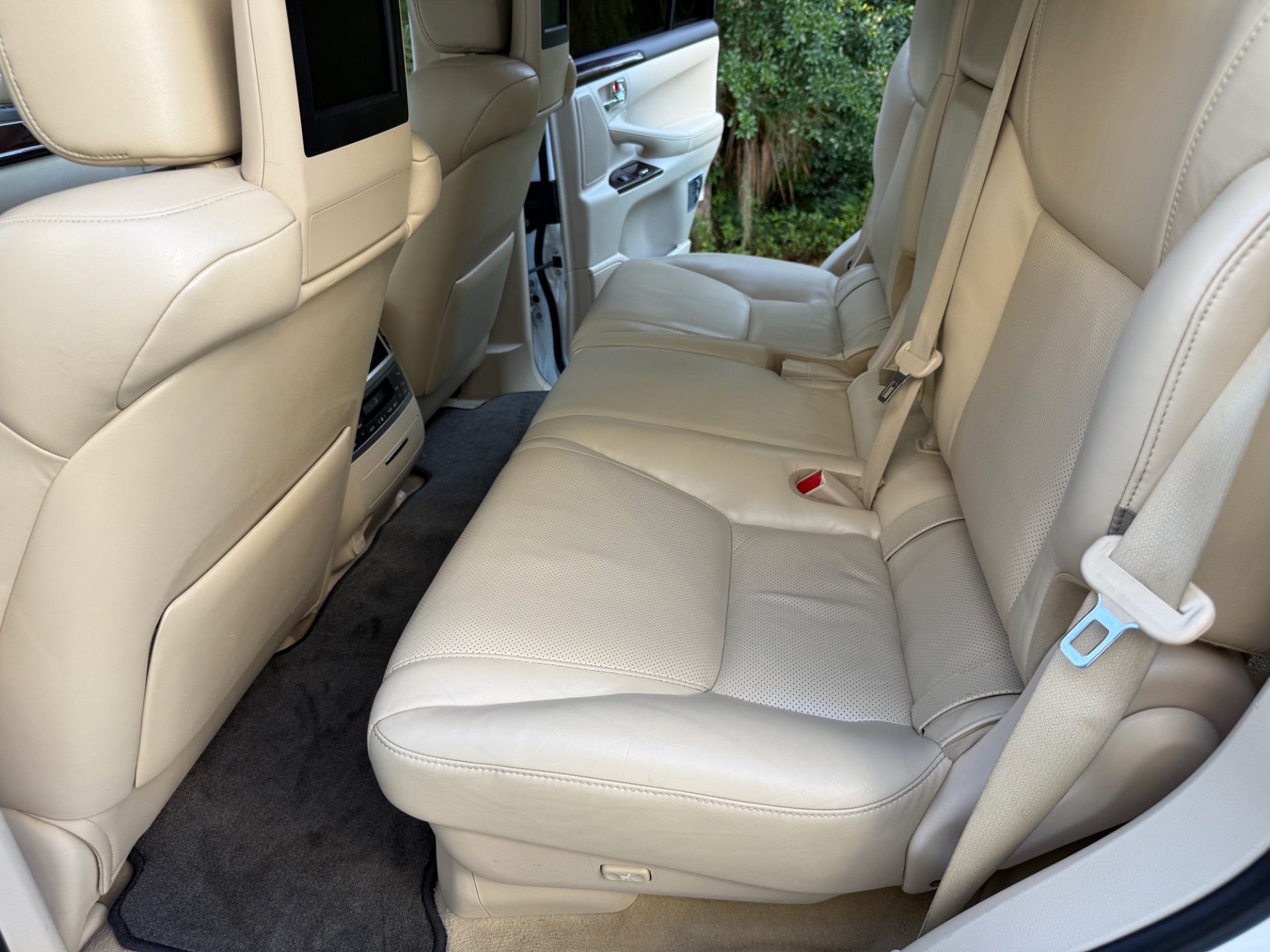2013 Lexus LX 570 photo 22