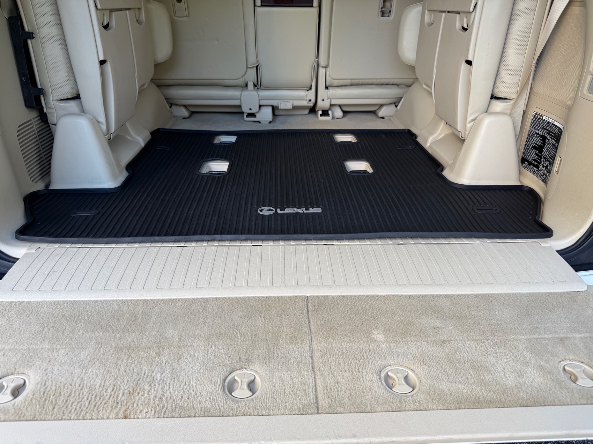 2013 Lexus LX 570 photo 23