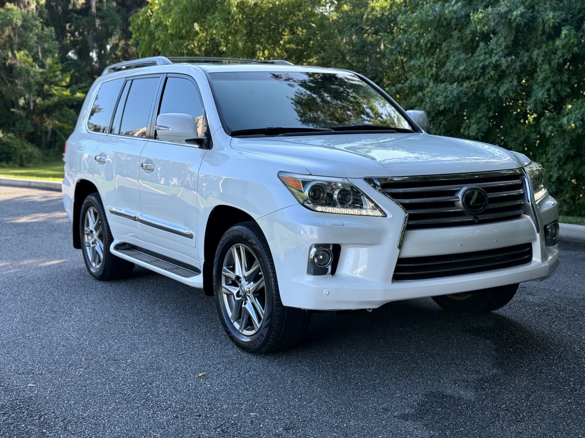 2013 Lexus LX 570 photo 5