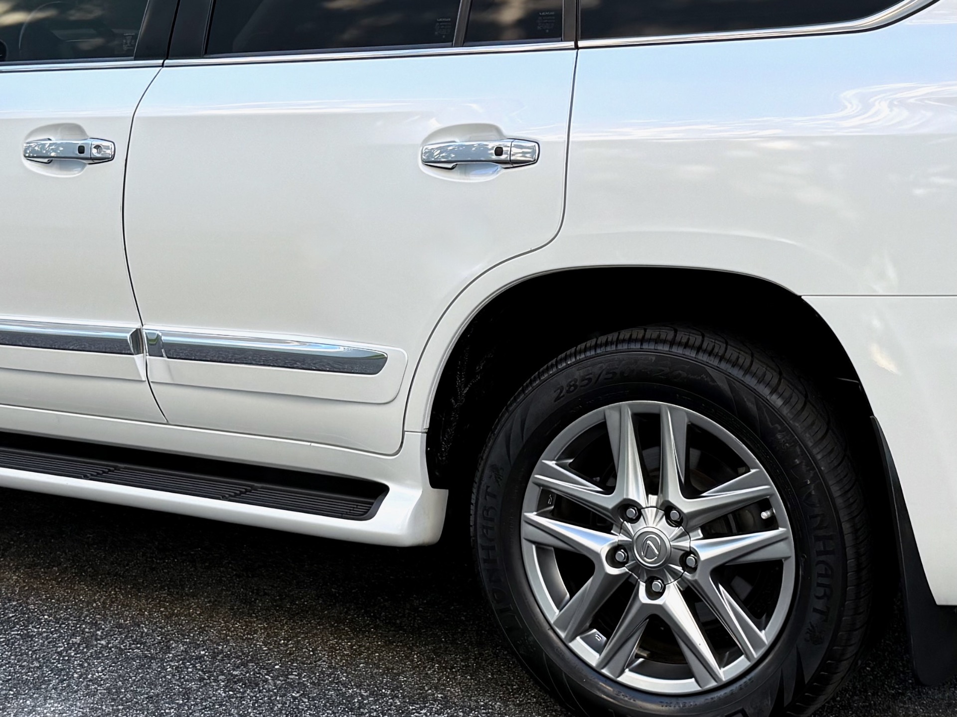 2013 Lexus LX 570 photo 9