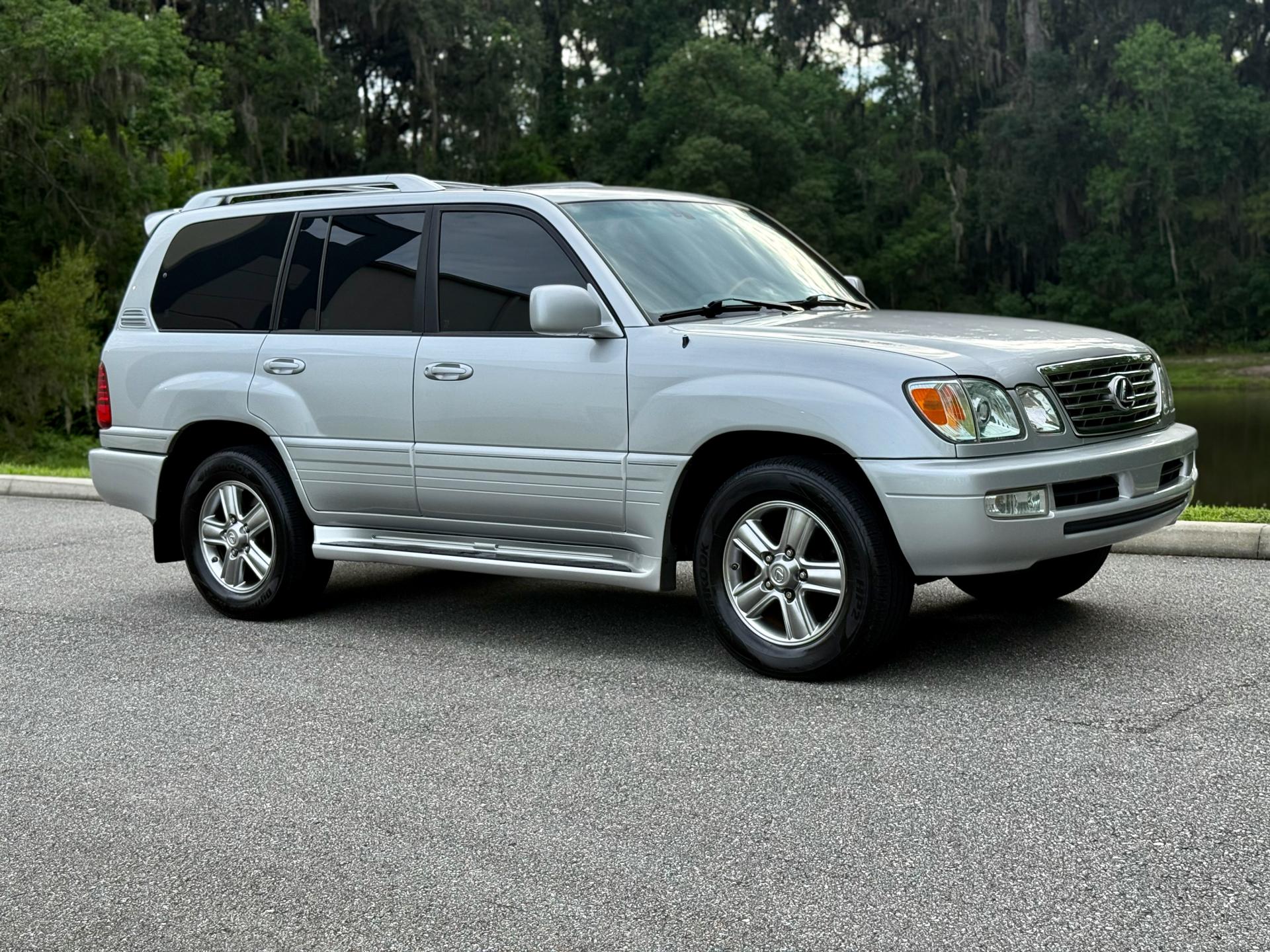 2006 Lexus LX 470 photo 10