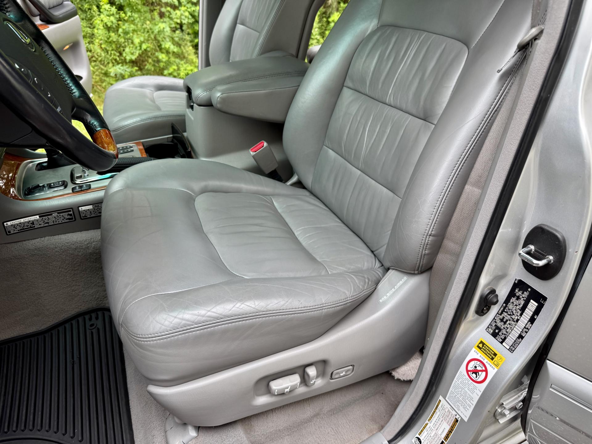 2006 Lexus LX 470 photo 13