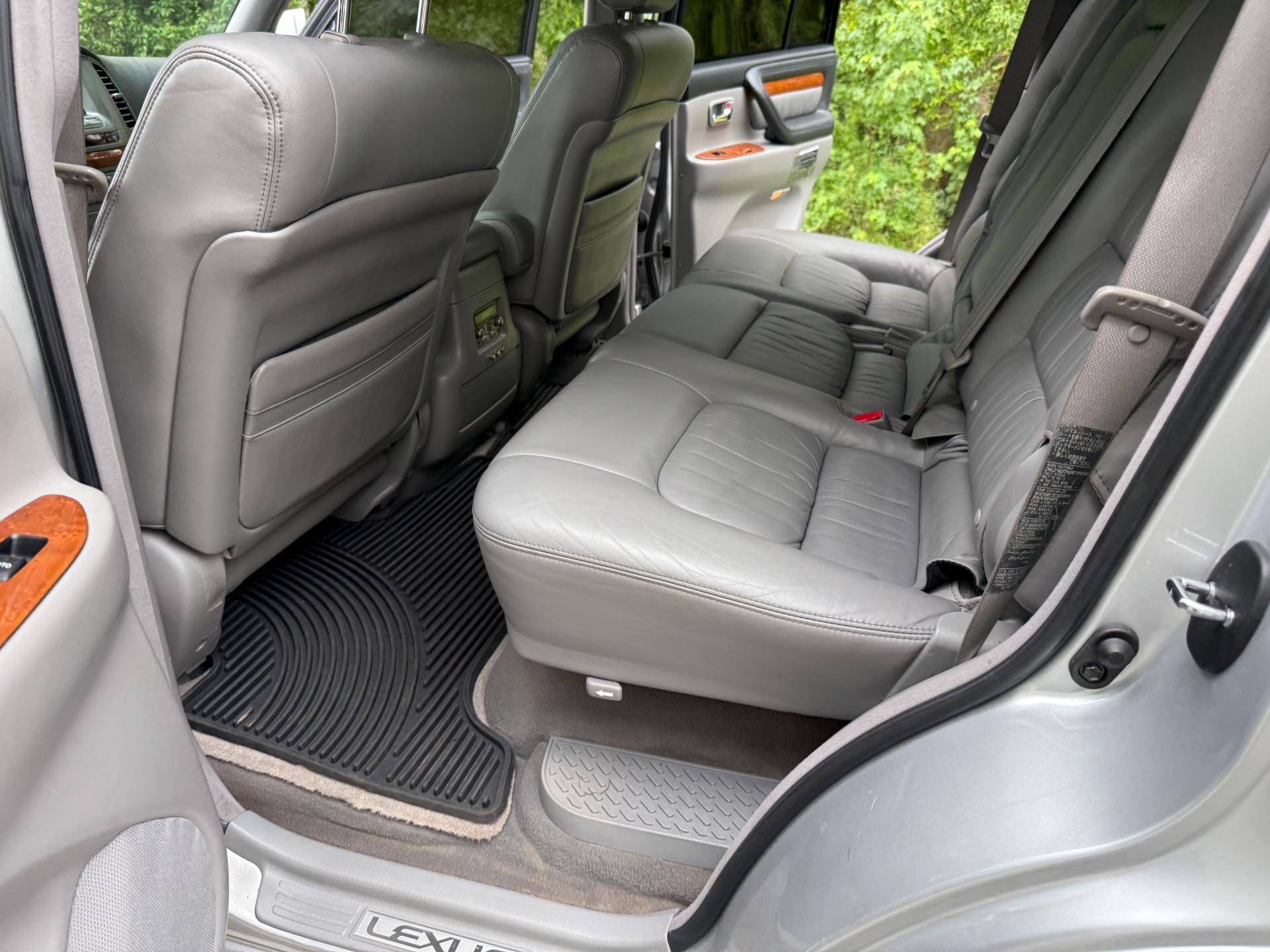 2006 Lexus LX 470 photo 14
