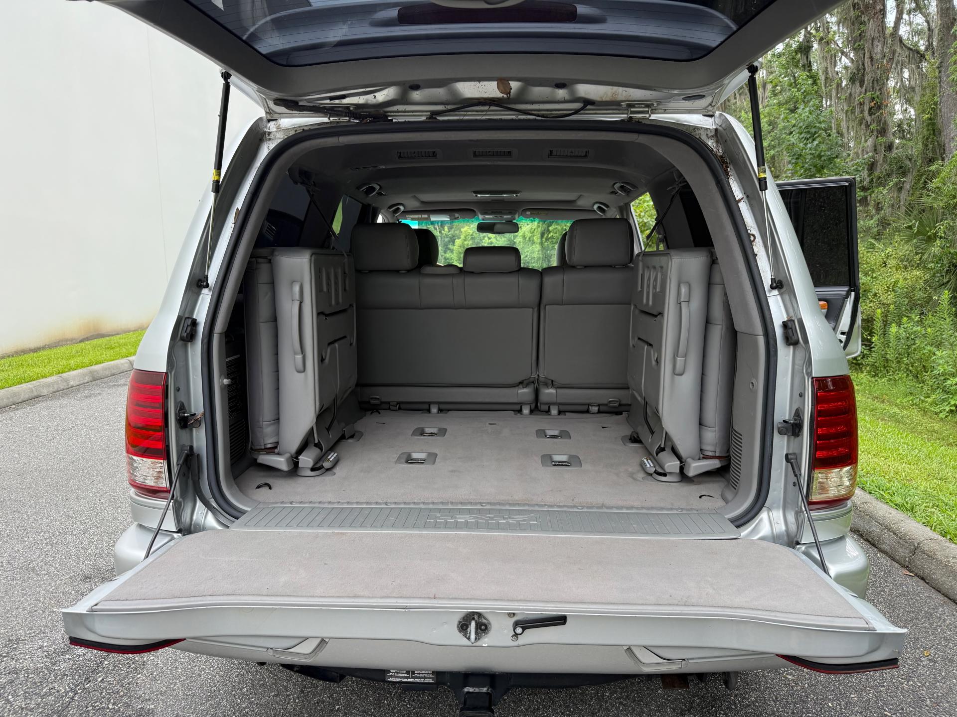 2006 Lexus LX 470 photo 16