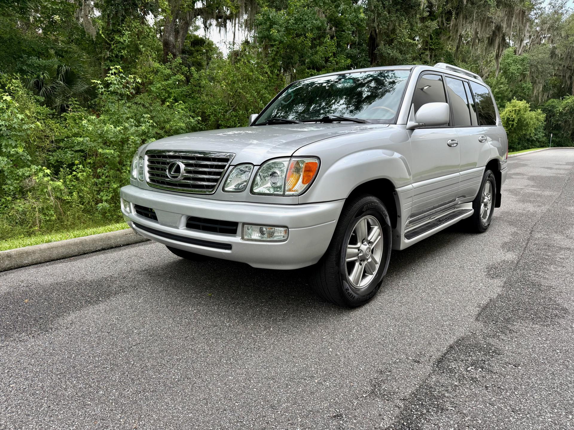 2006 Lexus LX 470 photo 2