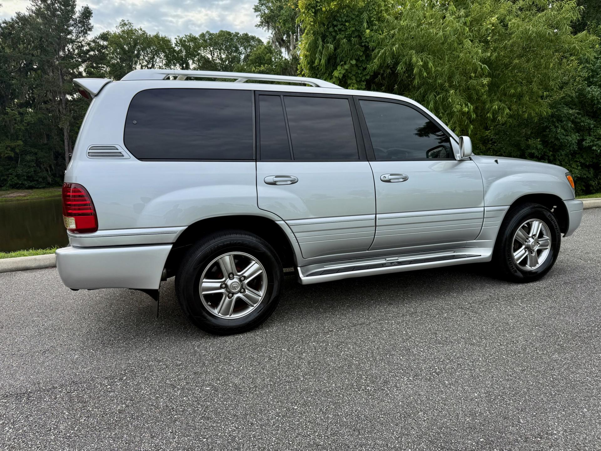 2006 Lexus LX 470 photo 24