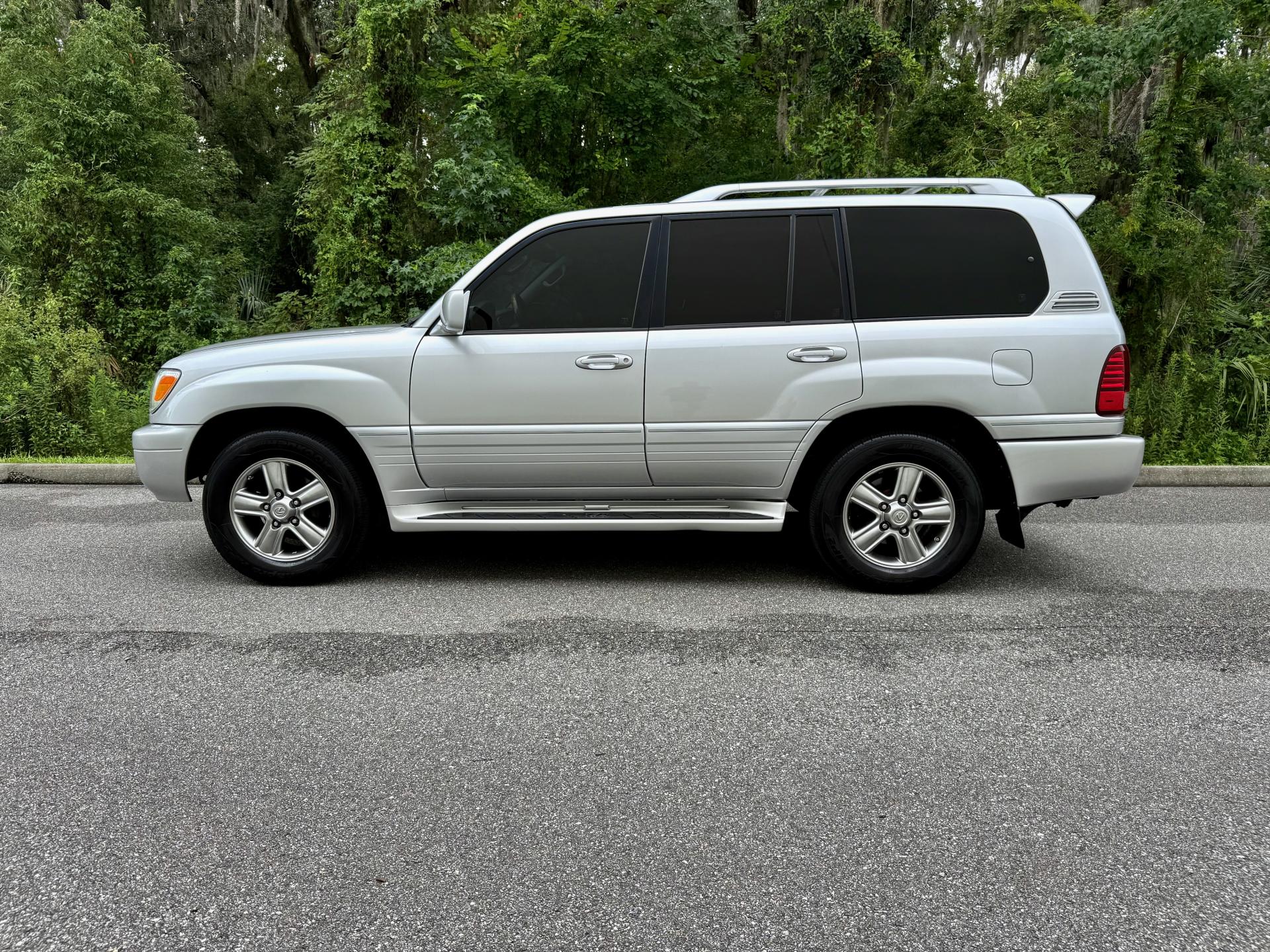 2006 Lexus LX 470 photo 3