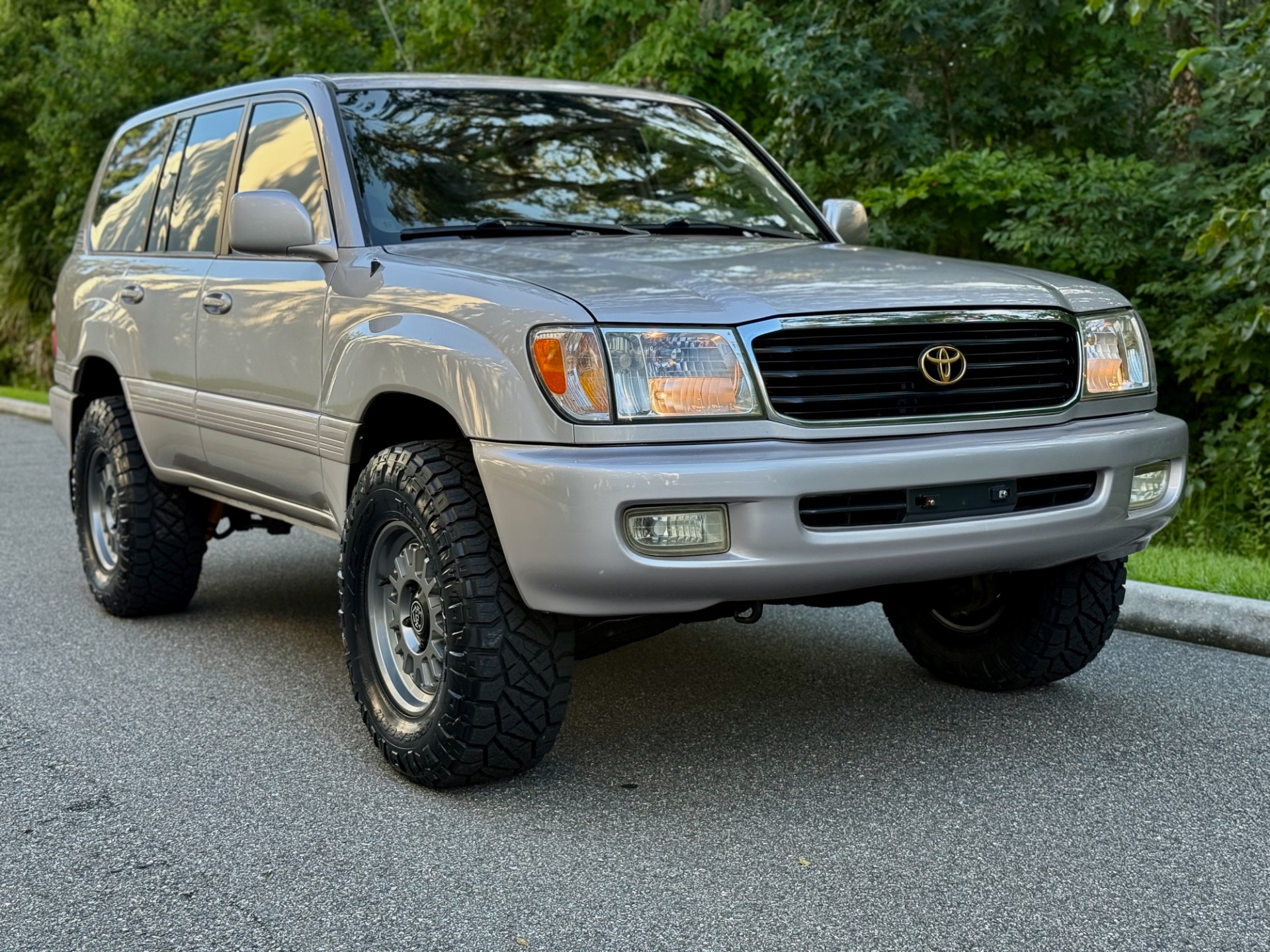 1998 Toyota Land Cruiser photo 2