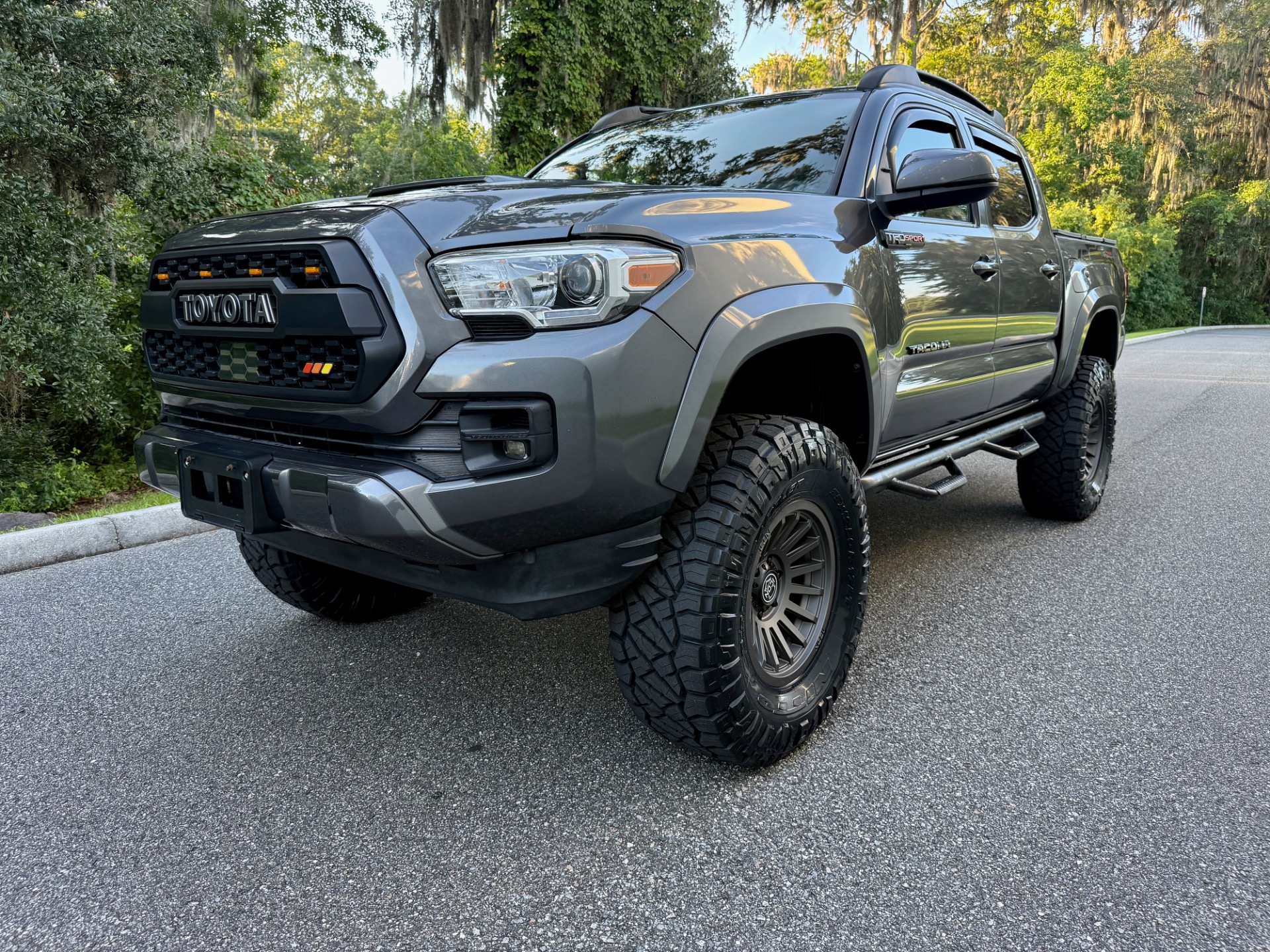 2016 Toyota Tacoma TRD Sport photo 11