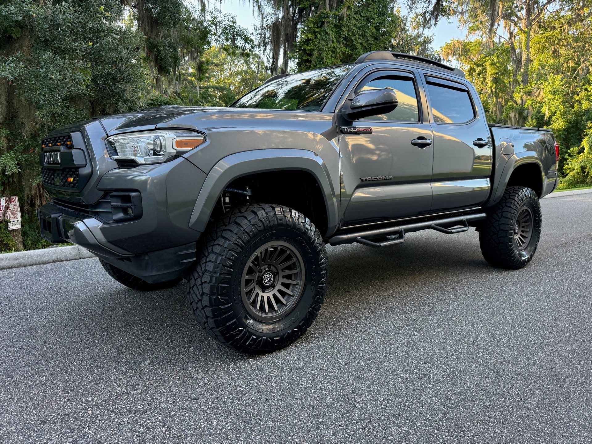 2016 Toyota Tacoma TRD Sport photo 12