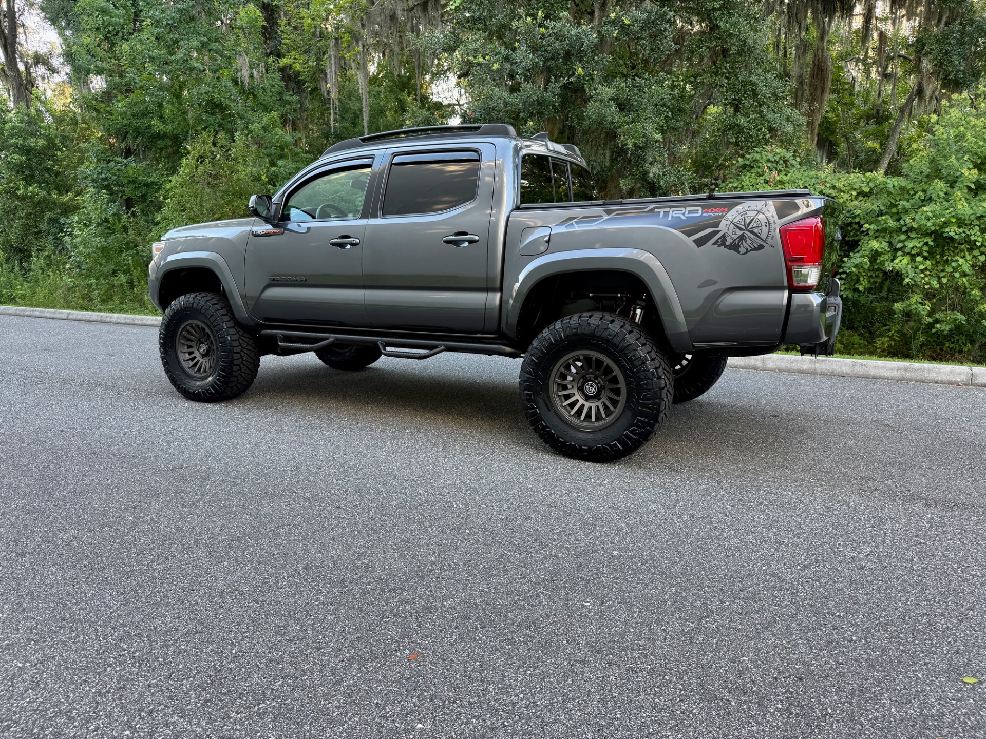 2016 Toyota Tacoma TRD Sport photo 14