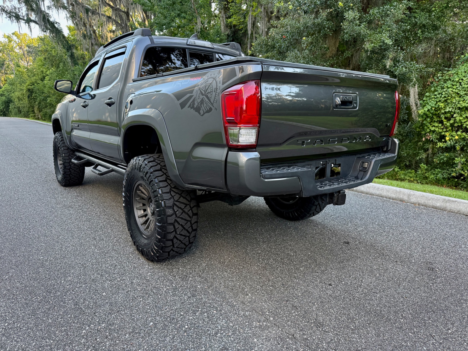 2016 Toyota Tacoma TRD Sport photo 15