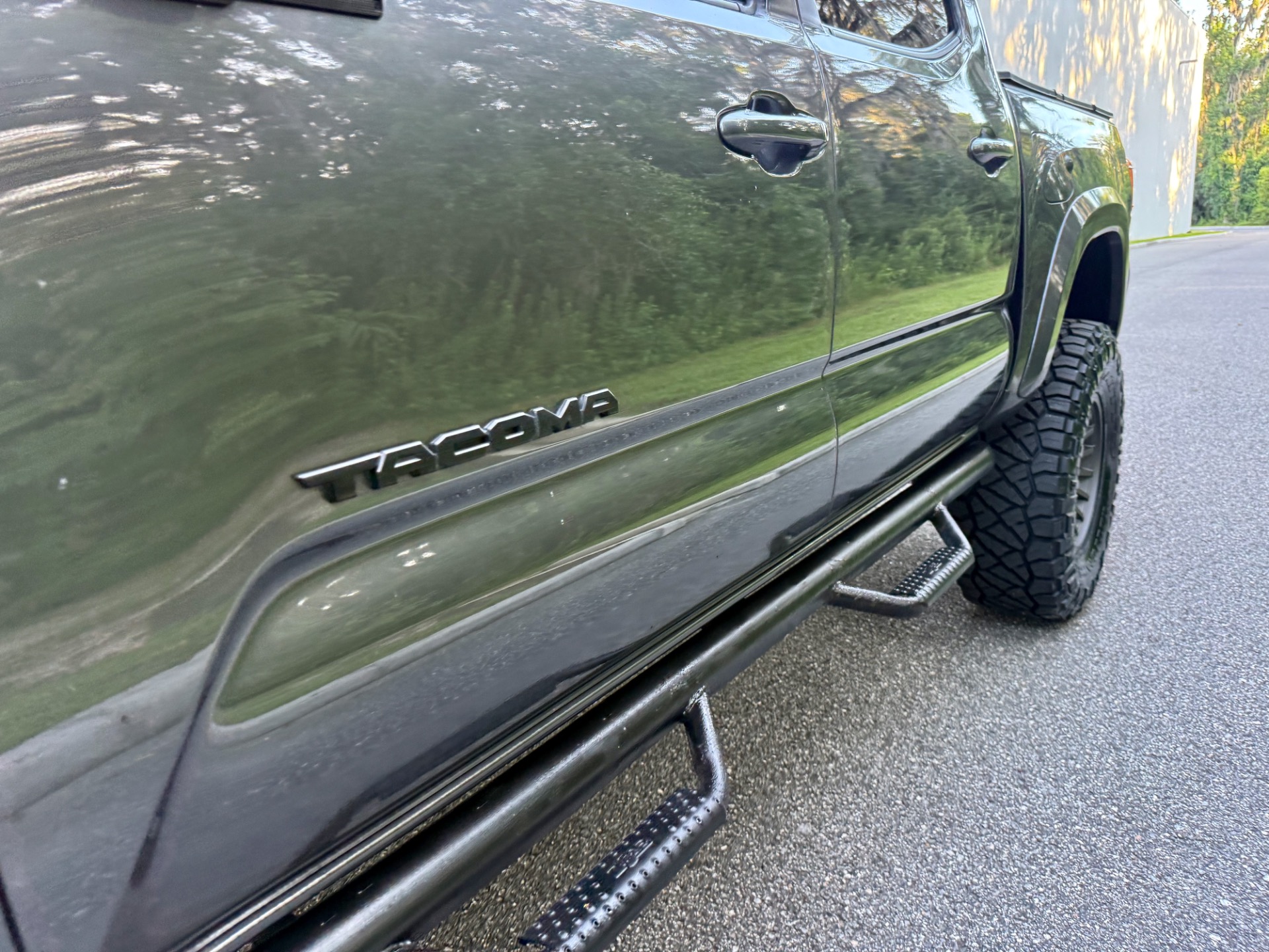 2016 Toyota Tacoma TRD Sport photo 16