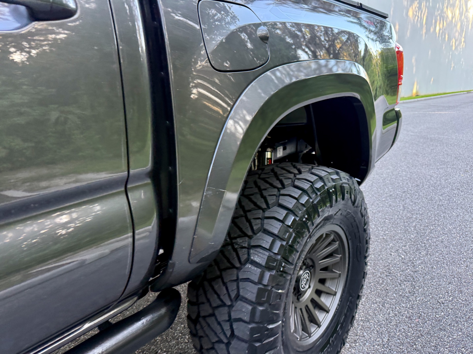 2016 Toyota Tacoma TRD Sport photo 17